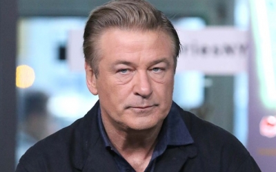 Actorul Alec Baldwin a împușcat doi oameni pe un platou de filmare. O femeie a decedat, iar regizorul filmului e grav rănit