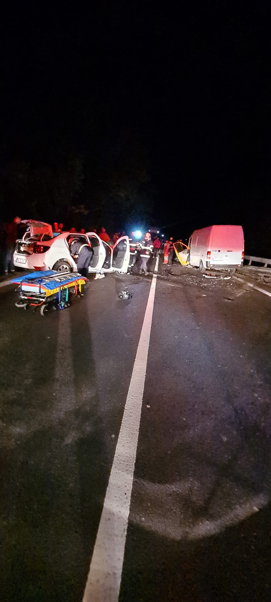 FOTO VIDEO O tânără de 22 de ani a murit într-un accident grav pe Valea Oltului, iar alte 4 persoane sunt rănite. Toți sunt cetățeni spanioli