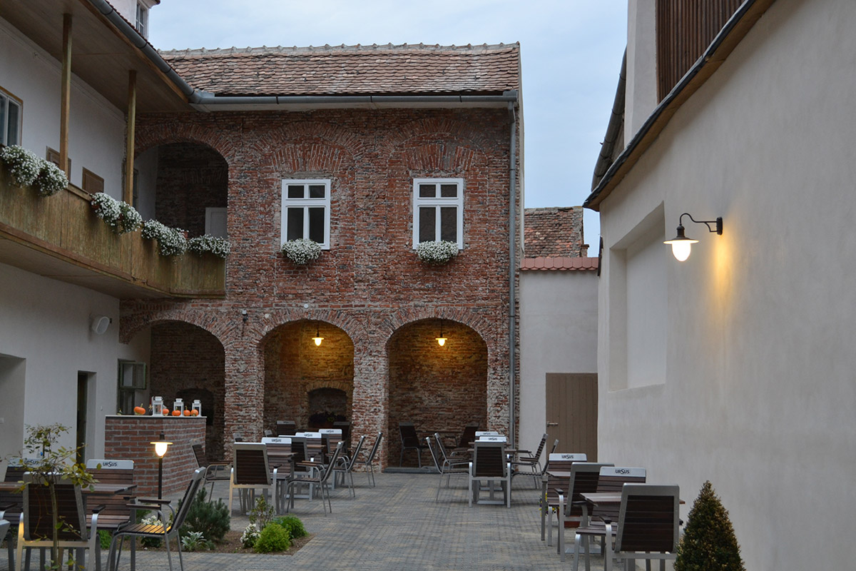 Jules - Bistro Restaurant din Sibiu participă la 