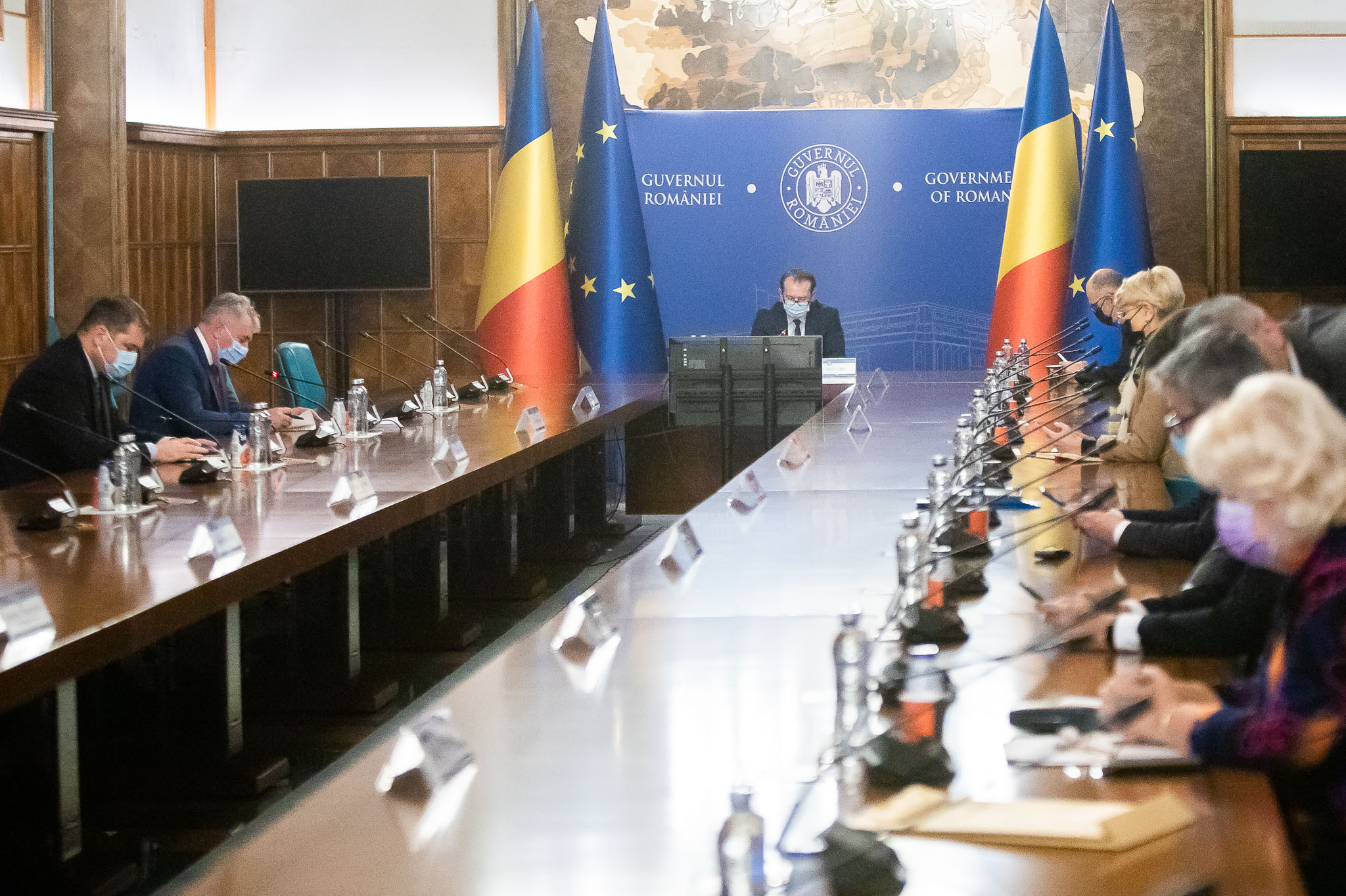 G4Media: PSD a cerut jumătate din ministere la negocierile de marți seara cu PNL, între care finanțe, transporturi, interne
