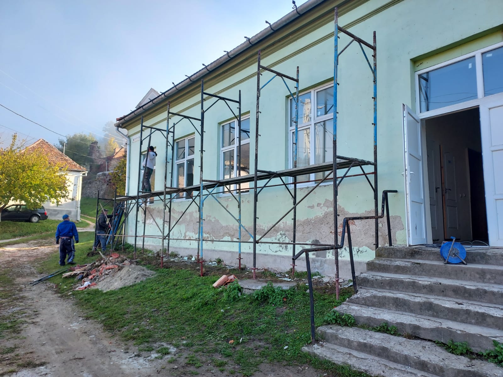 Lucrări la străzile din comună şi renovarea căminului cultural din Şoala, pe lista de priorităţi a Primăriei Axente Sever în această perioadă