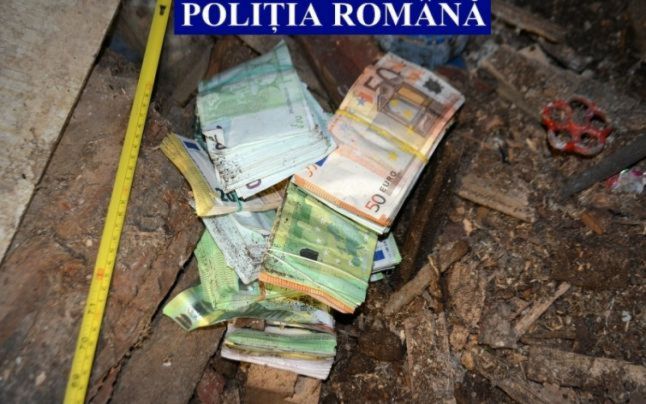 Mita de 12.000 de euro oferită polițiștilor, pe A1: trei ani de închisoare cu executare. Unul dintre poliţiştii care a refuzat mita este un tânăr de 30 de ani din Mediaş