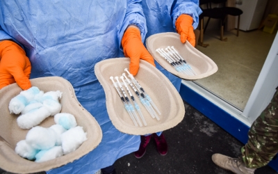Cum vor face doza booster cei vaccinați cu Moderna și Johnson&Johnson