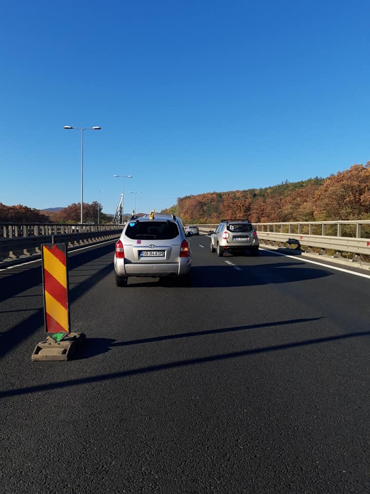 Sibian rămas blocat cu mașina pe A1 mulțumește polițiștilor care l-au ajutat: „A fost un moment înfricoșător”