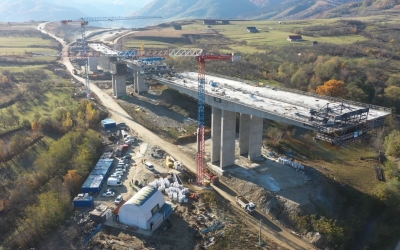 FOTO Autostrada Sibiu - Piteşti: lotul Sibiu – Boiţa a ajuns la 55% execuţie, peste 500 de oameni și 300 de utilaje lucrează pe tronson