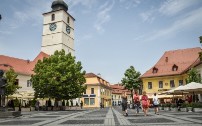 Pandemia nu oprește turiștii să viziteze Sibiul. Proprietar de pensiune: „Nu am anulat rezervări. Oamenii se conformează”