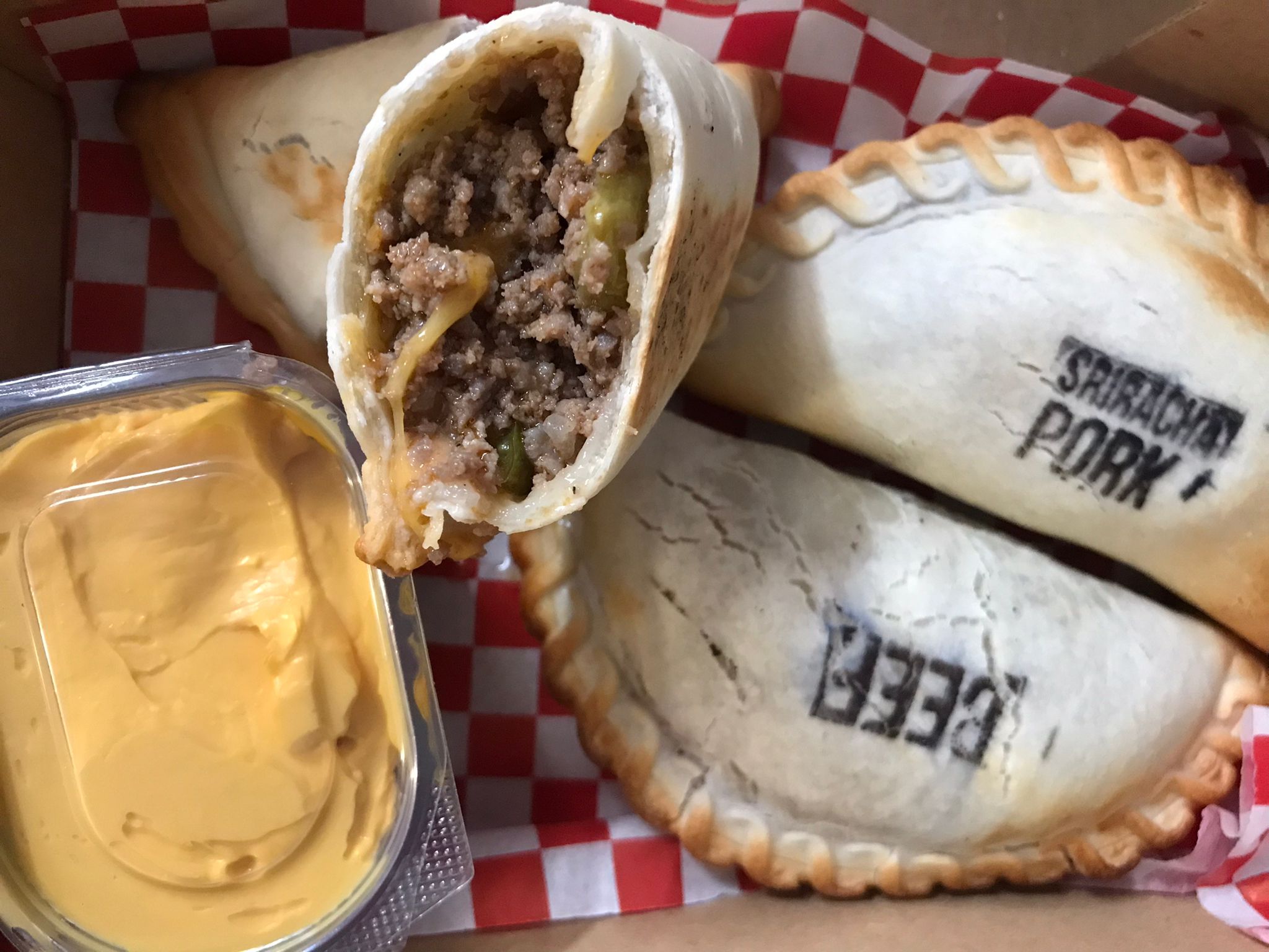 Am mâncat empanadas și mi-am amintit de plăcintele cu carne ale bunicii