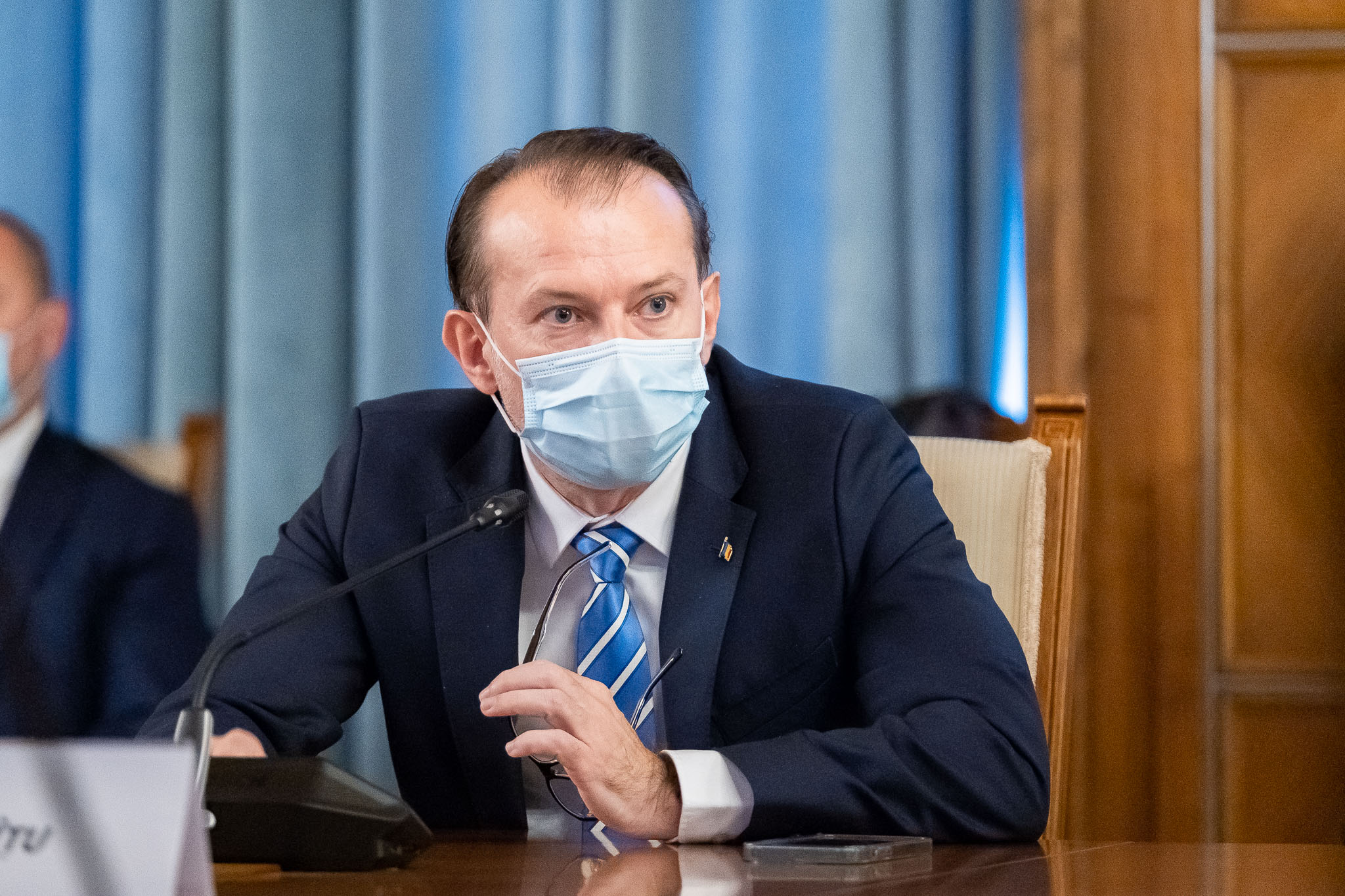 Românii ar putea avea din nou acces la activități în baza testului COVID. Cîțu: dacă nu modifică Parlamentul, o vom face noi