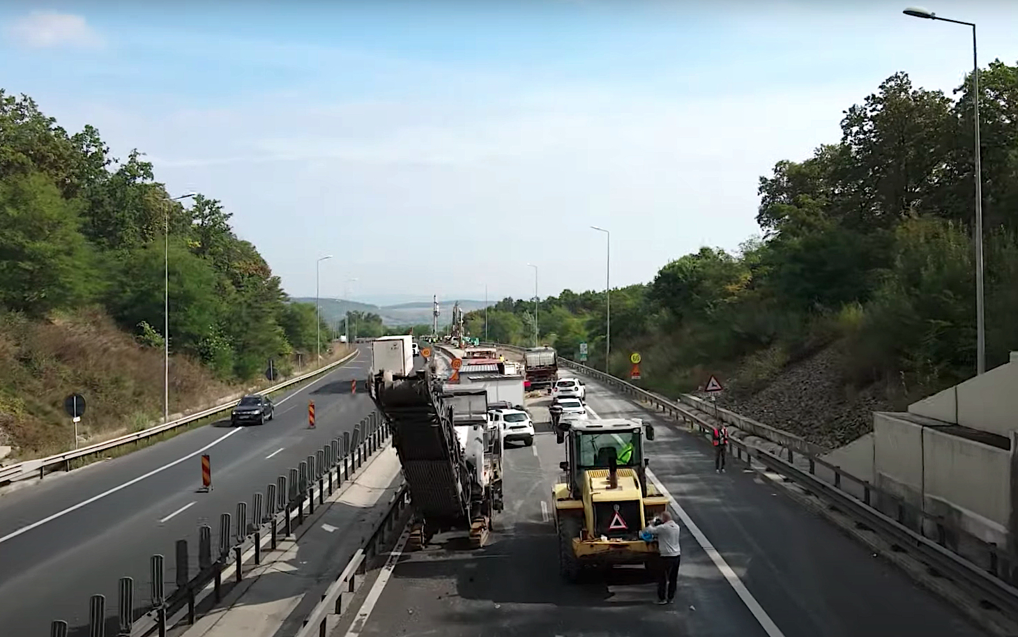 VIDEO Pe banii lor, constructorii vor termina rapid refacerea autostrăzii la Săcel