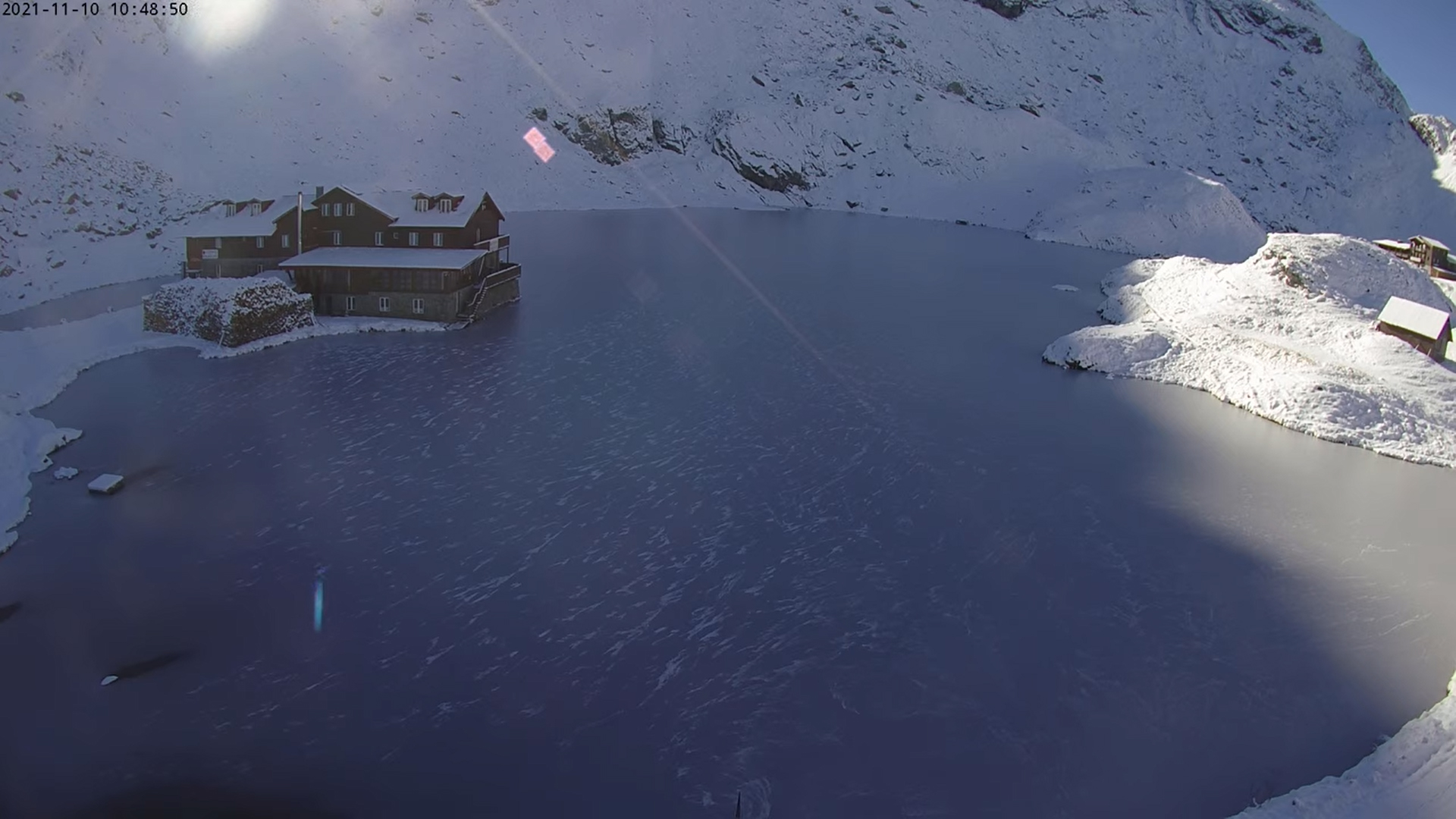 La munte a venit iarna. Stratul de zăpadă măsoară 21 de centimetri la Bâlea Lac, iar la Păltiniș, opt centimetri