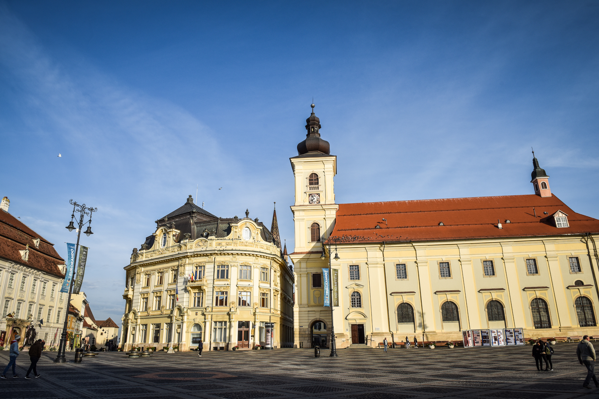 Spaniolii urmăresc situația din Sibiu, pentru a vedea dacă funcționează restricțiile împotriva celor nevaccinați. ”Aspectul orașului este sumbru, complet pustiu”