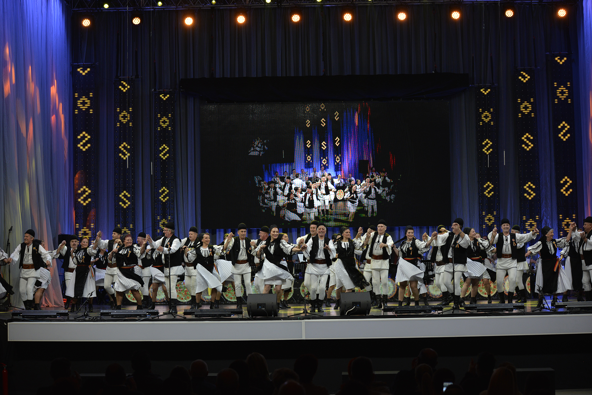 Festivalul Național de Folclor „Ioan Macrea” îşi deschide porţile pentru public