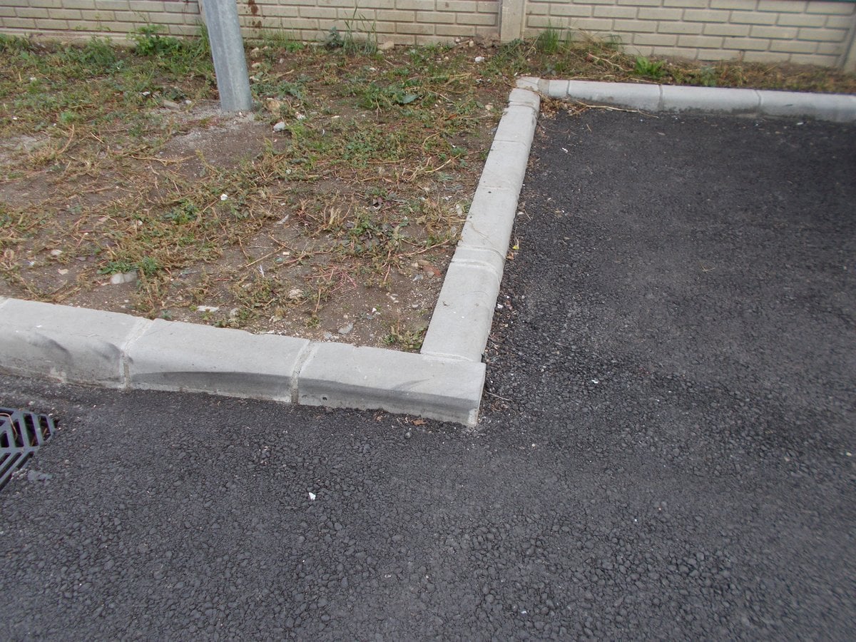 Consilier local, despre colțurile parcărilor din Ștrand: „reparați bătaia de joc din imagine”