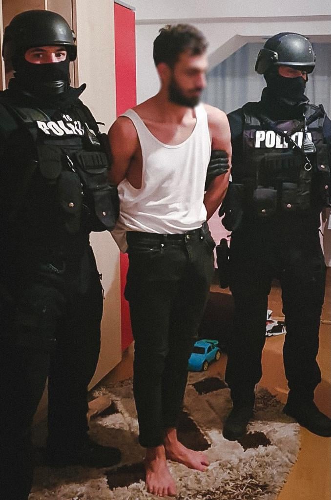 Tatăl vitreg al fetiței ucise la Arad a recunoscut crima