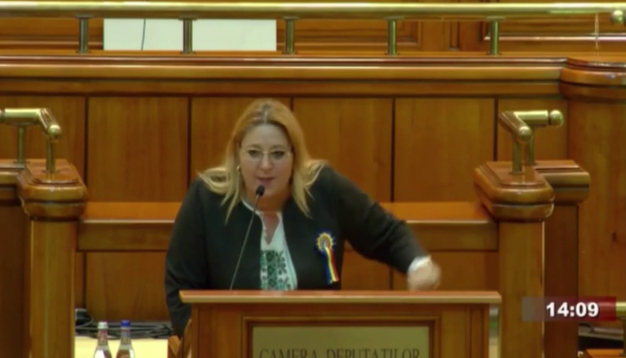 Senatorul PNL Nicoleta Pauliuc a sunat la 112 după ce Diana Șoșoacă nu a purtat mască la Ședința Senatului. „Prin astfel de atitudini dumneavoastră nu faceţi altceva decât să instigaţi la nerespectarea legii”