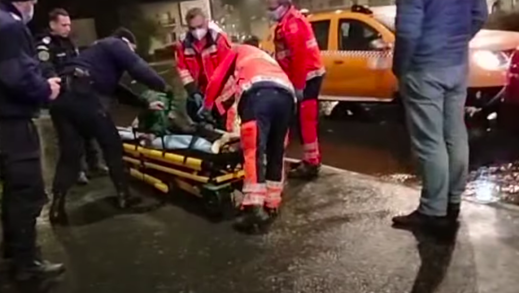 Bărbatul căzut în stradă pe Milea era beat. Și-a provocat singur rănile