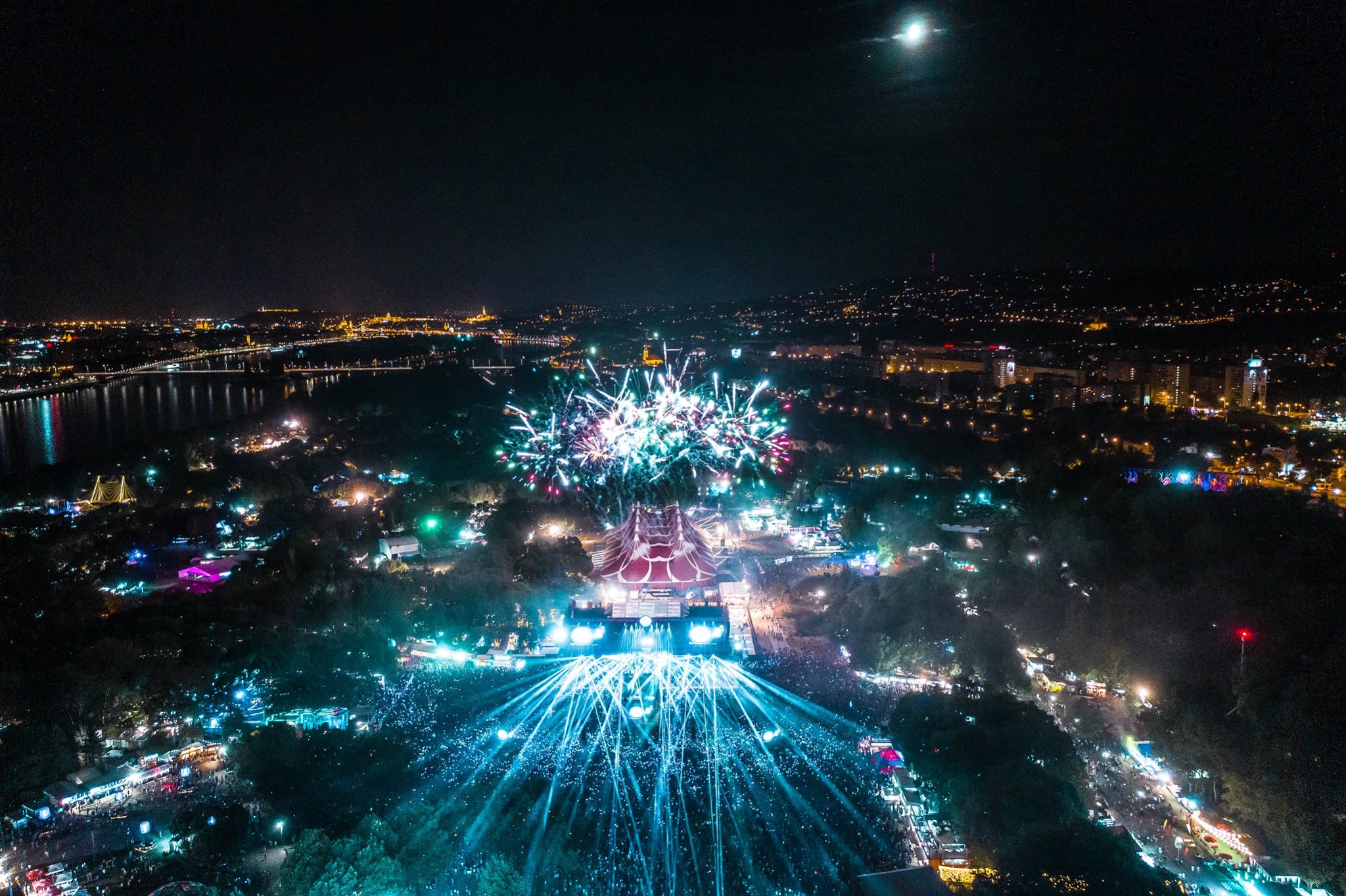 Kings of Leon, Arctic Monkeys şi Dua Lipa, capete de afiş la ediţia din 2022 a Festivalului Sziget