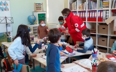 Crucea Roșie a împărțit periuțe și pastă de dinți pentru 3.771 de copii din Sibiu