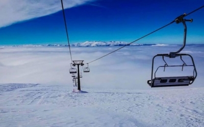 Hoții au furat cablurile de la telescaunul de pe vârful Straja. Instalaţia transporta turiştii la 1.868 de metri