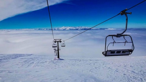Hoții au furat cablurile de la telescaunul de pe vârful Straja. Instalaţia transporta turiştii la 1.868 de metri