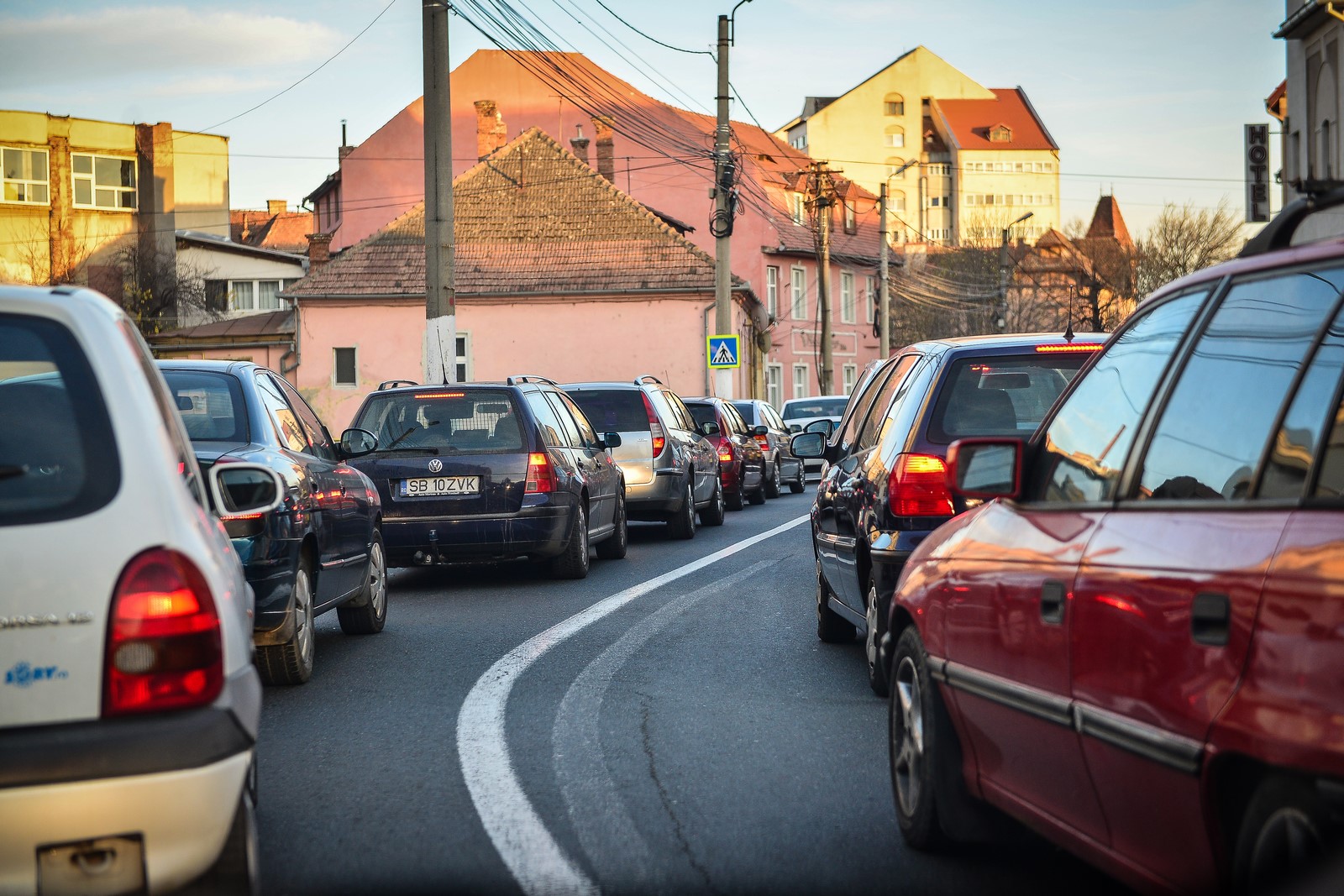 Ministru: Statul român ar trebui să susţină cu bani predarea maşinilor mai vechi de 15 ani