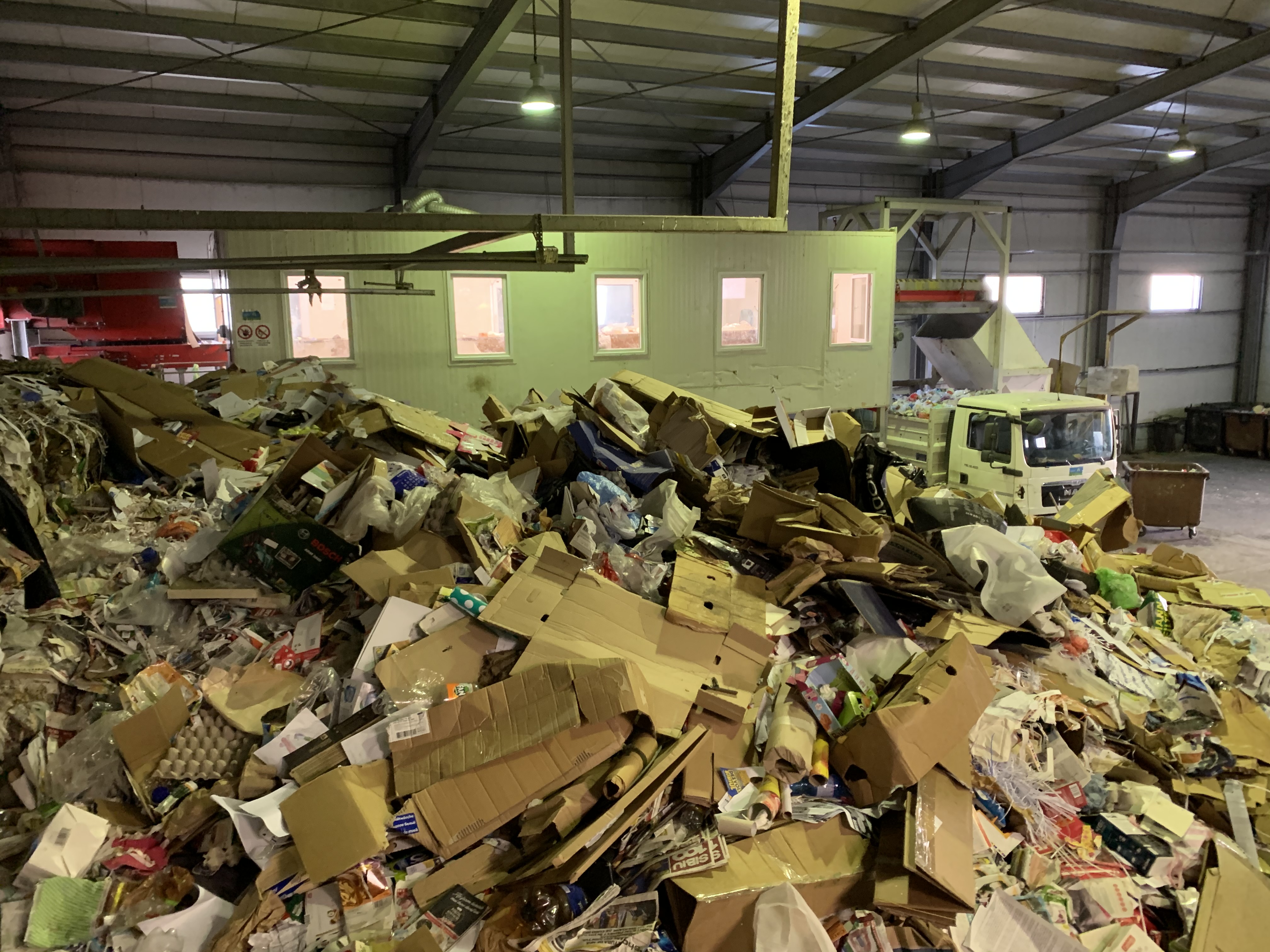 Ce se întâmplă cu deșeurile reciclabile pe care le sortați acasă?