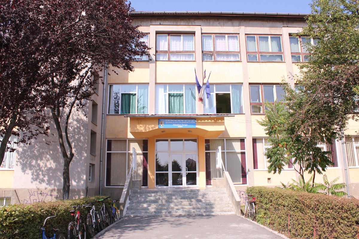 ACTUALIZARE Două dintre cele mai mari școli din Sibiu sunt la limită cu rata vaccinării: ”Ne mai trebuie trei persoane”