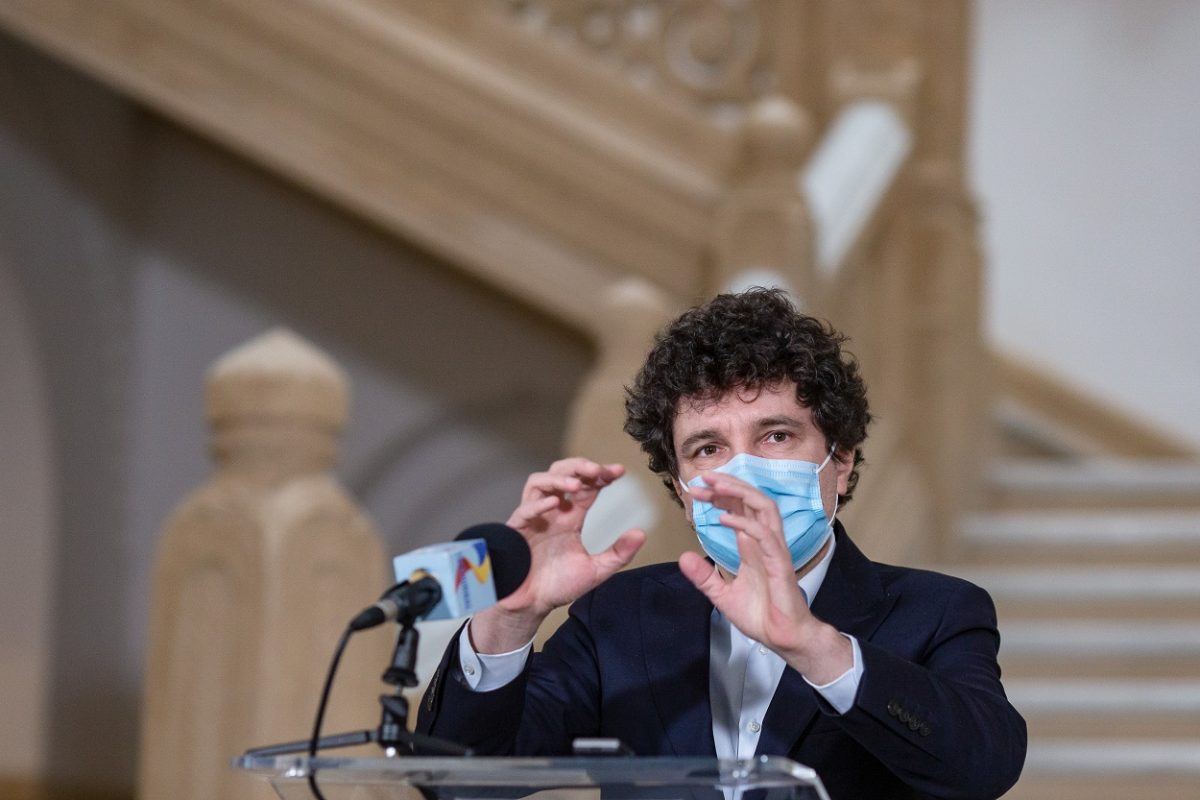 Nicușor Dan, primarul Capitalei, se va vaccina anti-COVID după o serie de teste