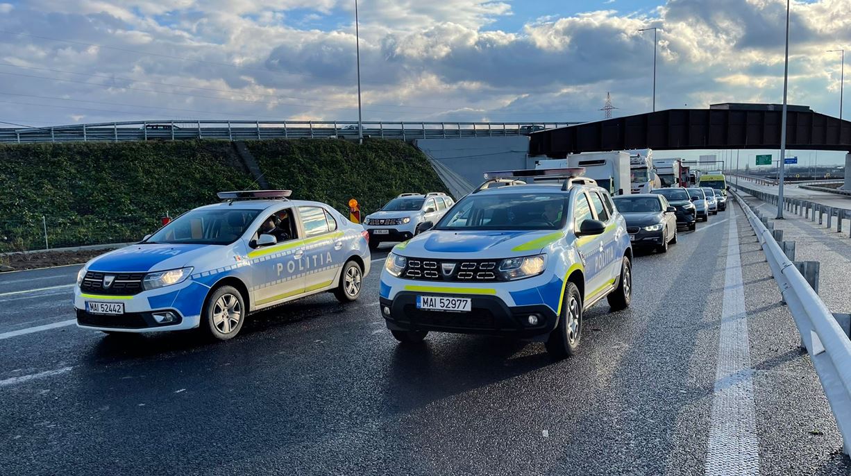 Aproximativ 100 de mașini au așteptat în coloană deschiderea lotului 2 al Autostrăzii Sebeş-Turda