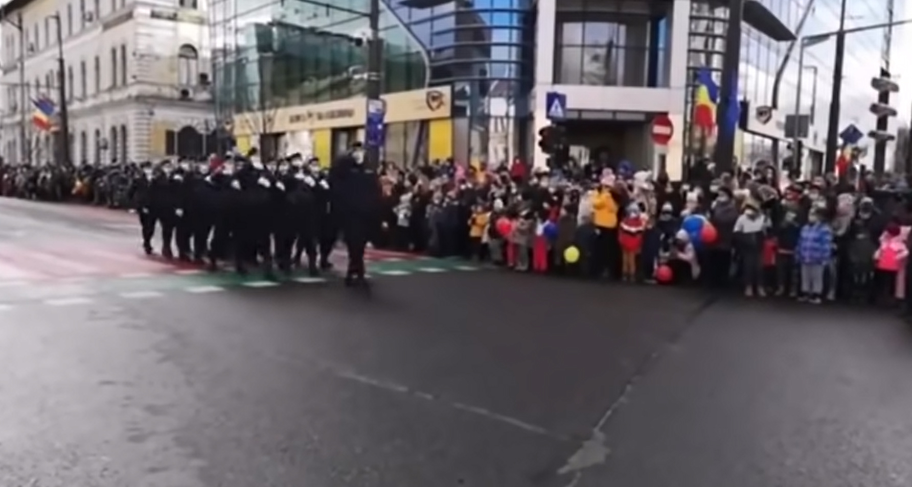 VIDEO Defilare ratată a jandarmilor, la Cluj. Jandarmeria Română şi-a cerut public scuze