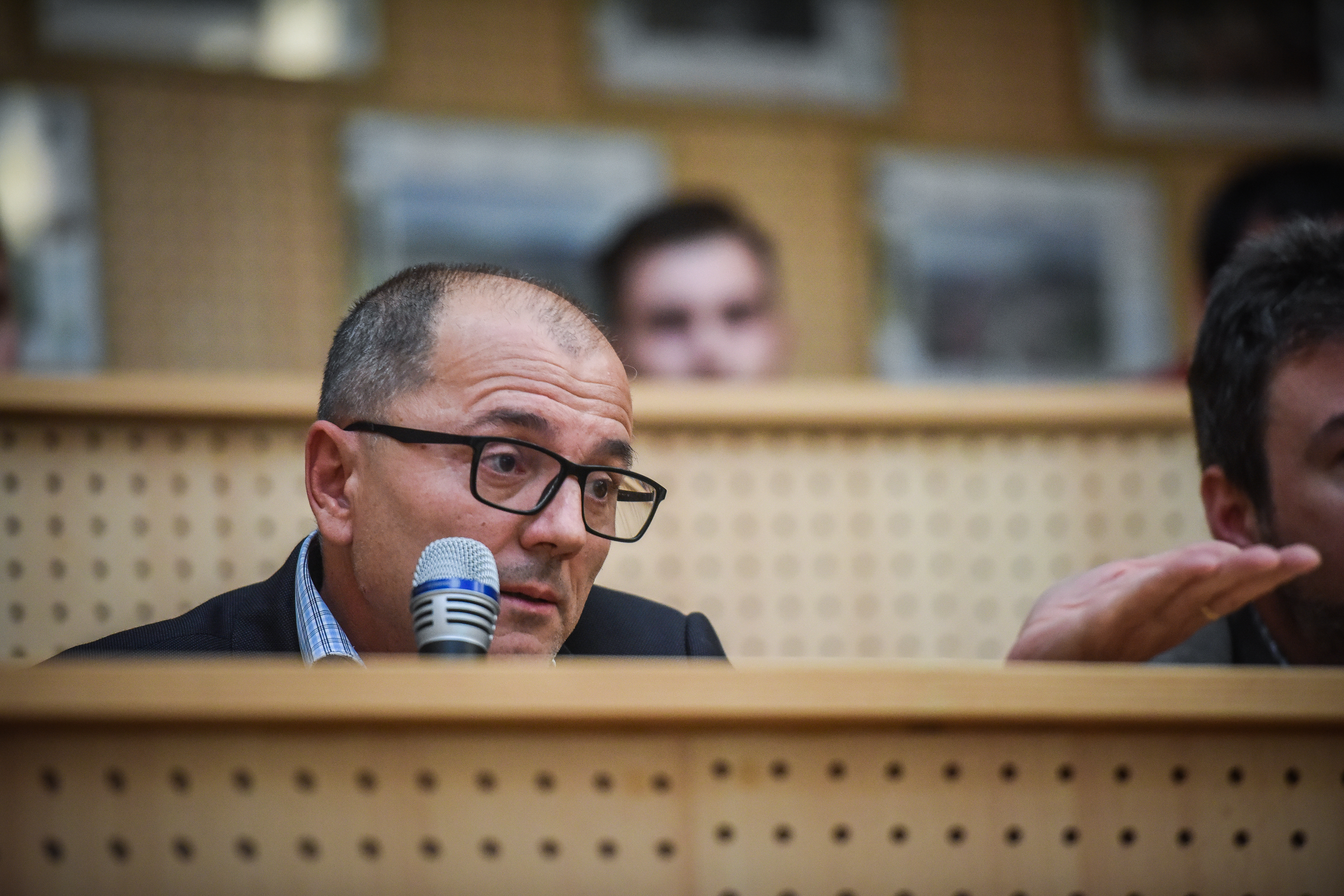 Tribunalul: Iordănescu nu mai poate intra în sediul Camerei ori lua legătura cu fiul său și alte 33 de persoane. ”Vedem luni”