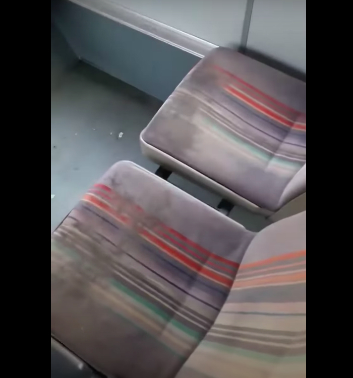 Sibian nemulțumit de murdăria dintr-un autobuz Tursib. Reacția societății: Petele respective sunt atât de profunde încât nu pot fi curăţate nici măcar cu produse profesionale