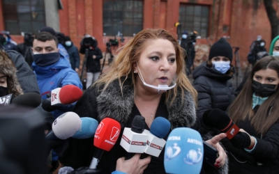 Senatoarea Diana Șoșoacă acuză că a fost agresată de jurnaliștii de la o televiziune străină