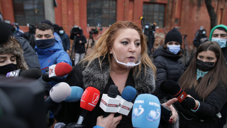 Senatoarea Diana Șoșoacă acuză că a fost agresată de jurnaliștii de la o televiziune străină