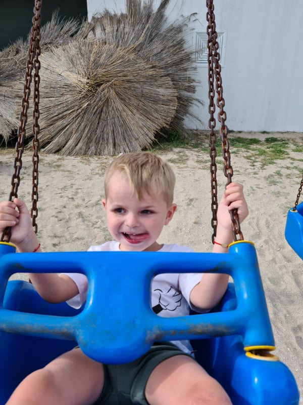 Sibienii l-au ajutat pe Robert să-și recapete vederea. Autoritățile l-au oprit din drum