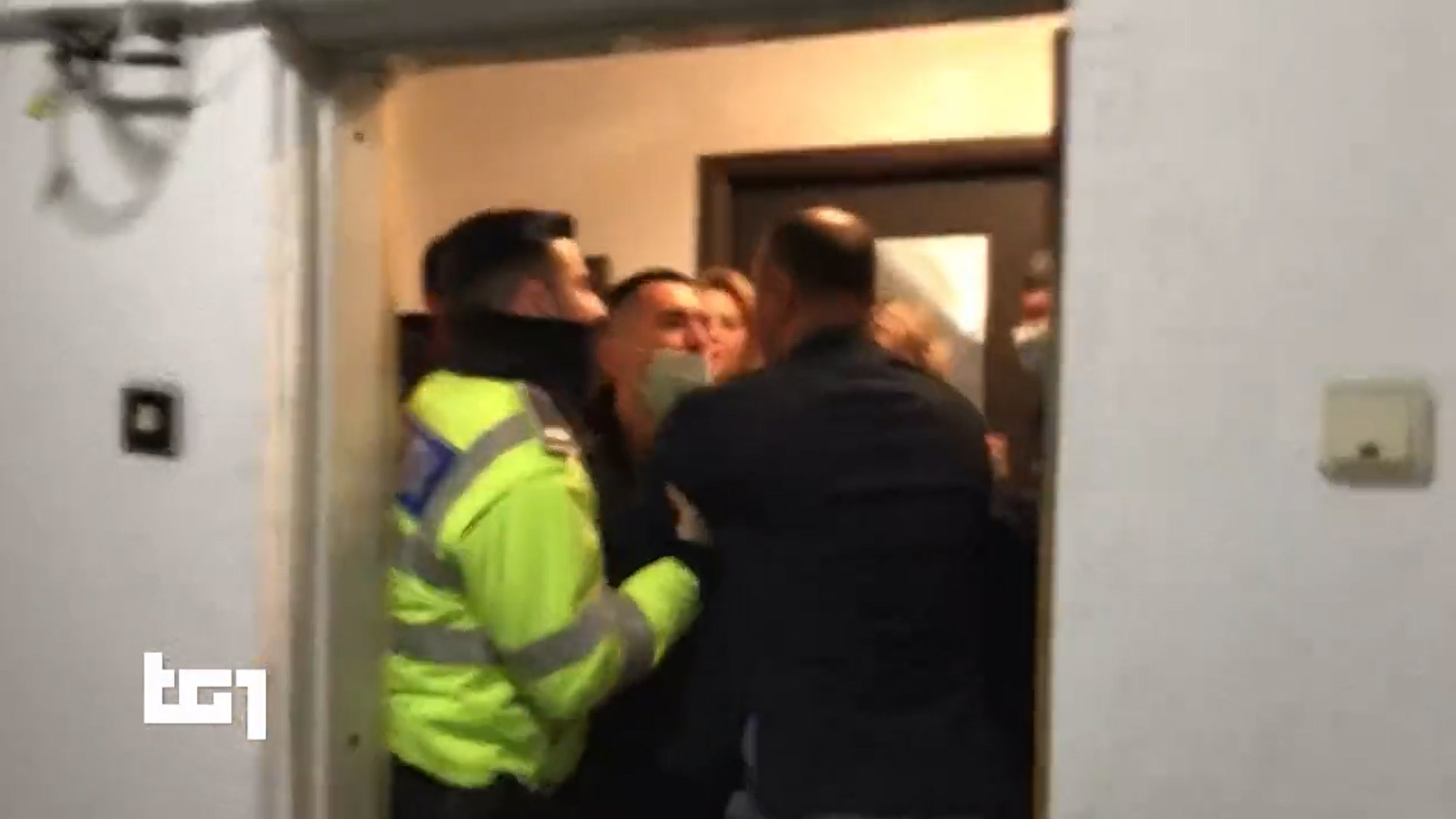 VIDEO Imagini din interviul Dianei Șoșoacă cu Rai Uno și conflictul cu poliția au apărut în presa italiană