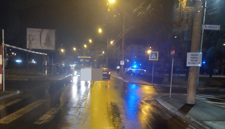 Femeie lovită de mașină pe trecere de pietoni, pe strada Maramureșului. Coloanele de mașini s-au întins pe kilometri