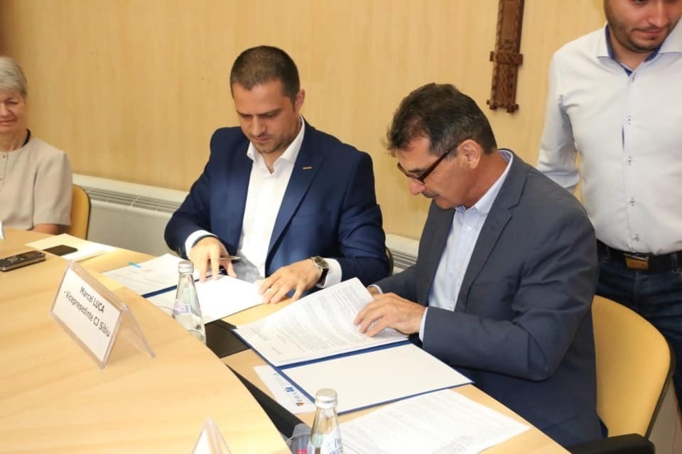 Consiliul Județean Sibiu, acuzat din nou că împarte banii pentru a favoriza primarii liberali