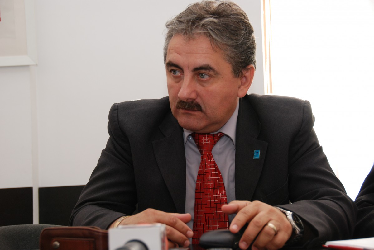 Dascălii din Sibiu decid în seara asta dacă pichetează luni prefectura. Fârțonea: Personal, consider că sunt necesare acțiuni mai ample