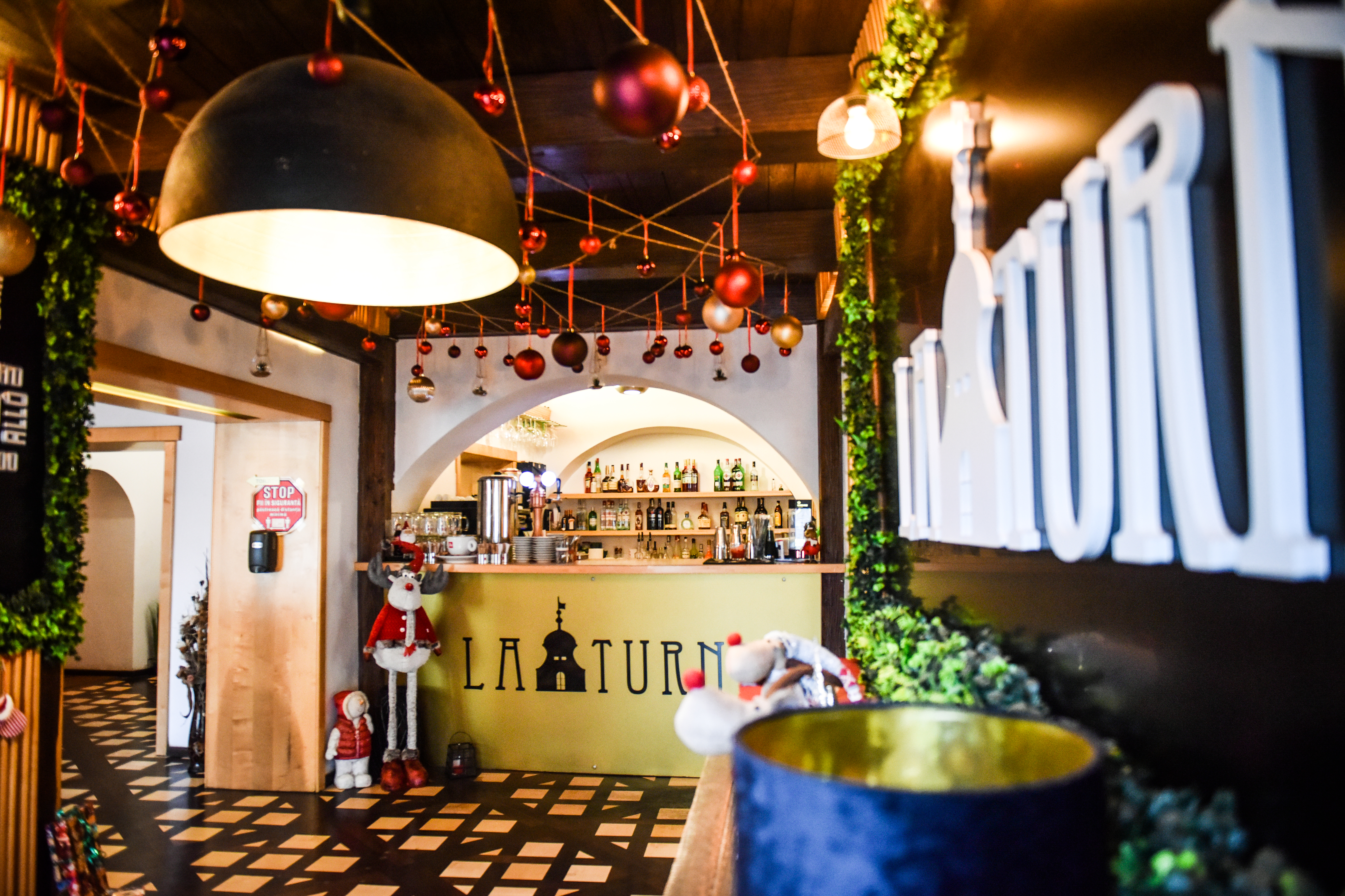La Turn, restaurantul cu cea mai frumoasă priveliște din Sibiu, atât spre Piața Mare, cât și spre Piața Mică