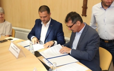 Consiliul Județean Sibiu, acuzat din nou că împarte banii pentru a favoriza primarii liberali