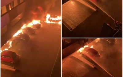 VIDEO Sute de persoane evacuate, 8 răniți și zeci de mașini distruse, după ce un bloc a fost cuprins de flăcări la Constanța