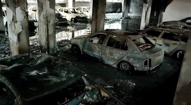 Un copil de 15 ani a fost reţinut în cazul incendiului la blocul din Constanta