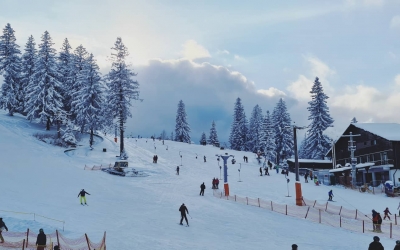 Arena Platoș deschide sâmbătă sezonul de schi. Condiții de acces pe pârtie