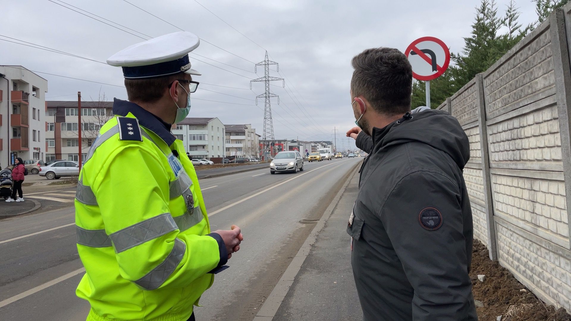 De vorbă cu Poliția Rutieră pe noul drum județean de lângă Cartierul Arhitecților: Amendă de la 1305 la 2900 de lei dacă virezi stânga