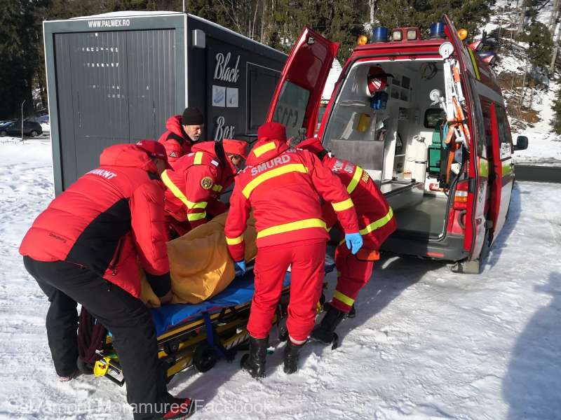 Doi răniţi în accidente cu snowmobilul şi un bărbat blocat într-o zonă montană găsit decedat, în Maramureș