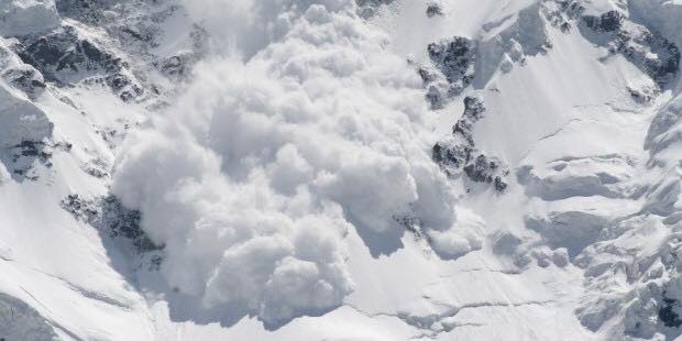 Risc ridicat de avalanșă în Munții Făgăraș. Salvamont Sibiu: „evitați sporturile de iarnă”