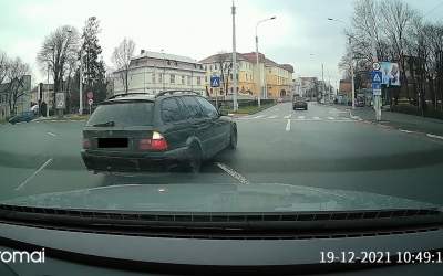 VIDEO Coliziune evitată în ultimul moment, în giratoriul de pe Coposu. „Sunt obișnuit cu așa ceva în București”
