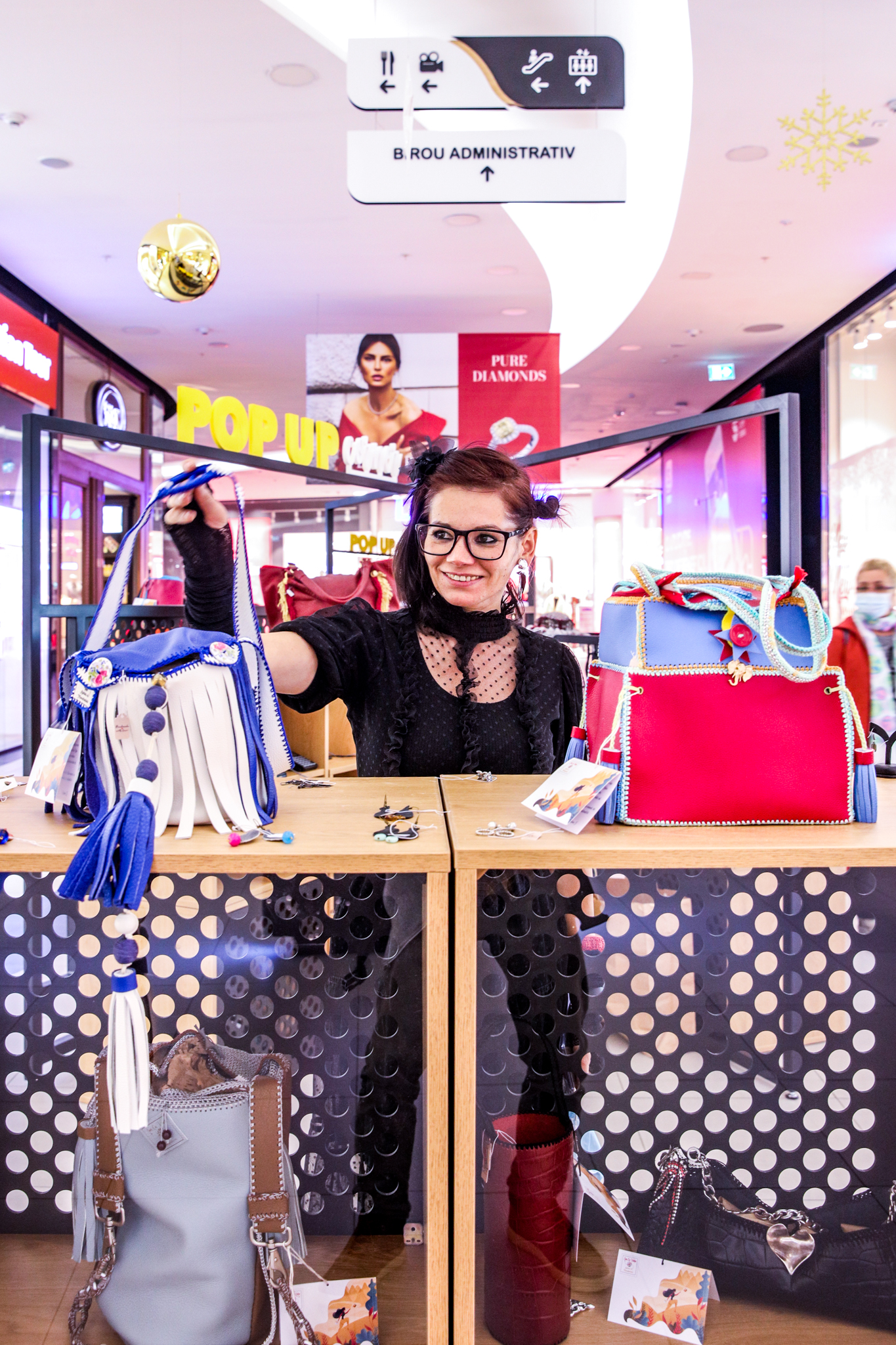 Moda prietenoasă cu mediul și cultura locală: Atelierul de Manufactură Sus cu Viața, deschis acum la Shopping City Sibiu