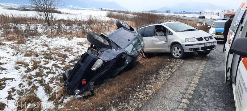 Harghita: Un bărbat a supraviețuit după ce s-a răsturnat cu mașina, dar a fost accidentat mortal de autoturismul care venea din spate